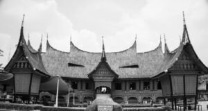 Sistem Hukum Asli Indonesia